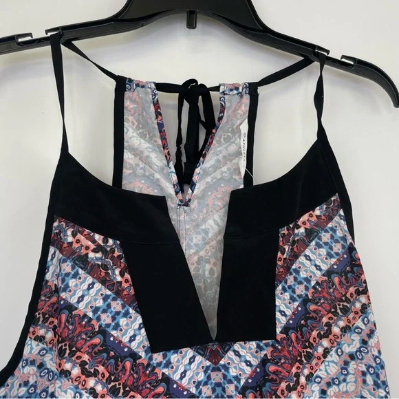 Athleta Chevron dune top size Medium NWT - Picture 3 of 12